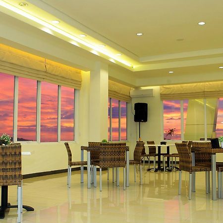 מנאדו Big Fish Hotel מראה חיצוני תמונה
