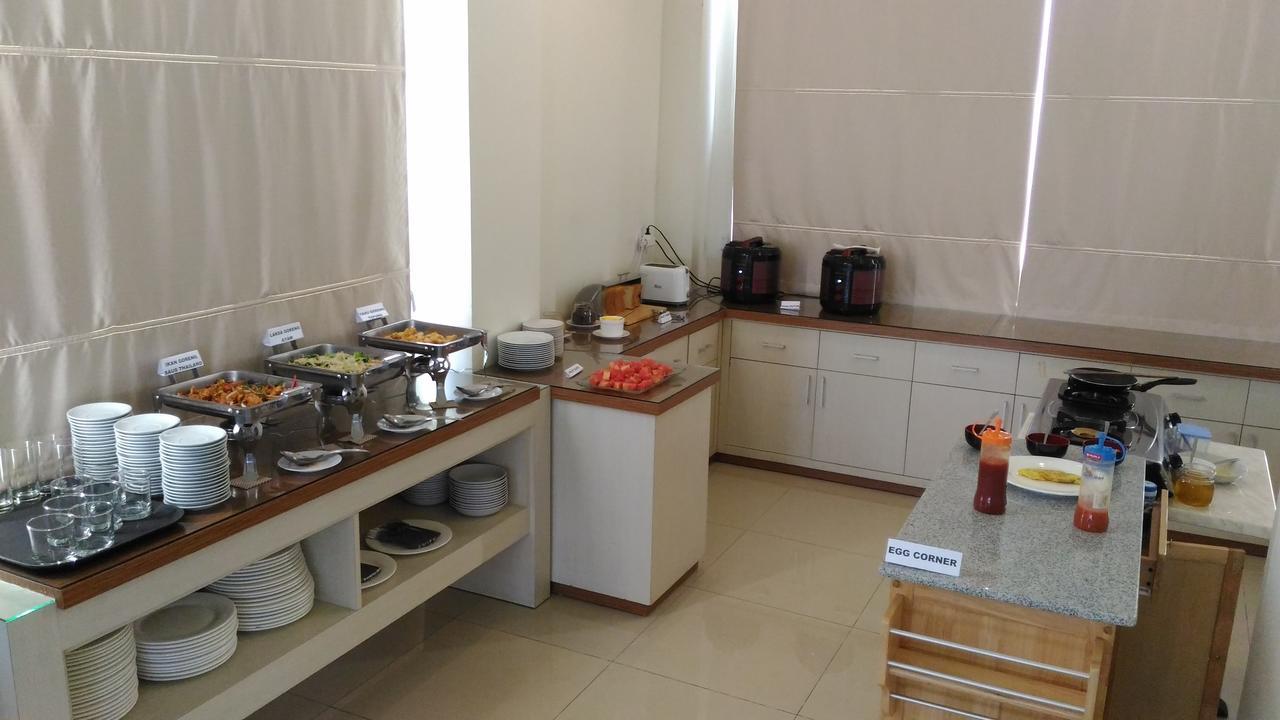 מנאדו Big Fish Hotel מראה חיצוני תמונה