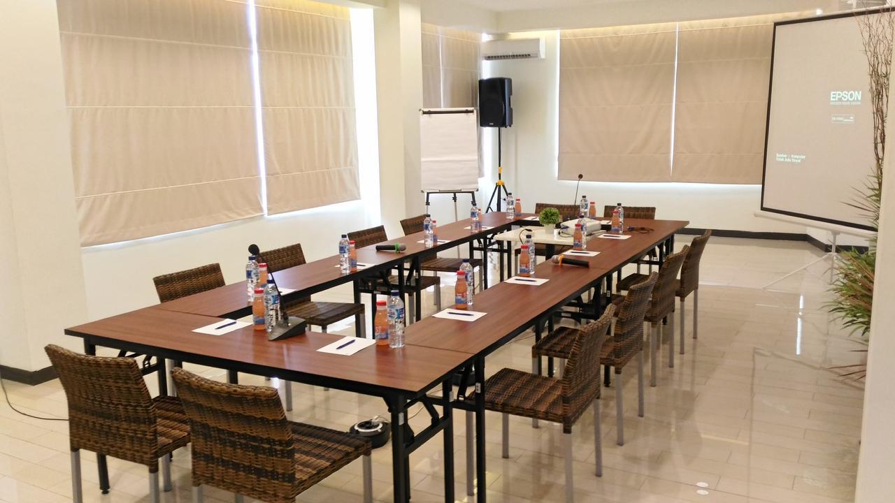 מנאדו Big Fish Hotel מראה חיצוני תמונה
