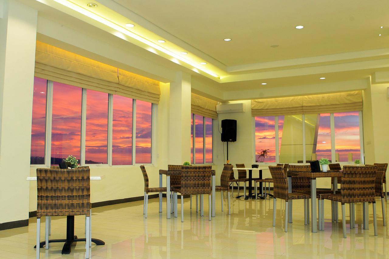 מנאדו Big Fish Hotel מראה חיצוני תמונה
