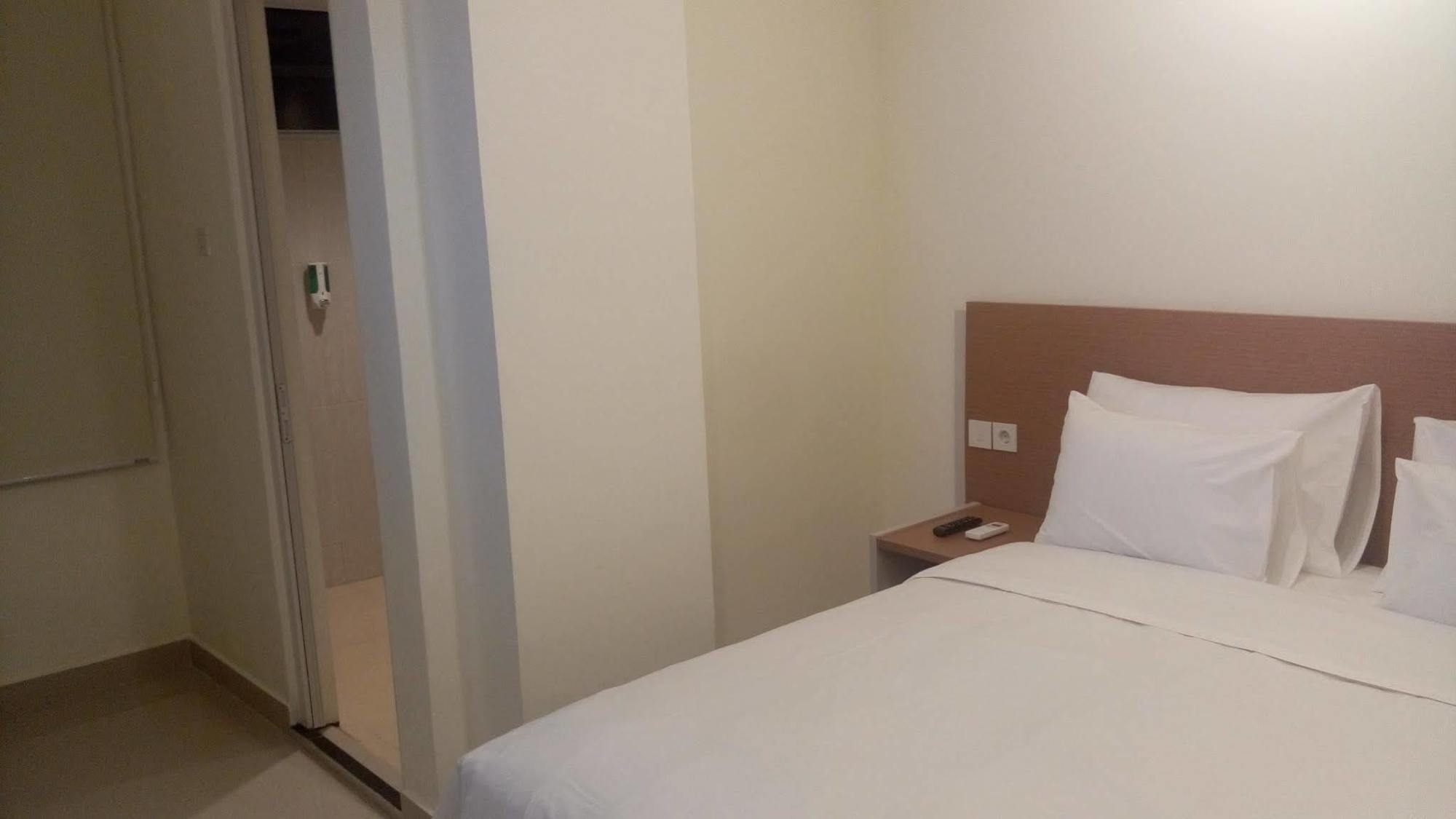 מנאדו Big Fish Hotel מראה חיצוני תמונה
