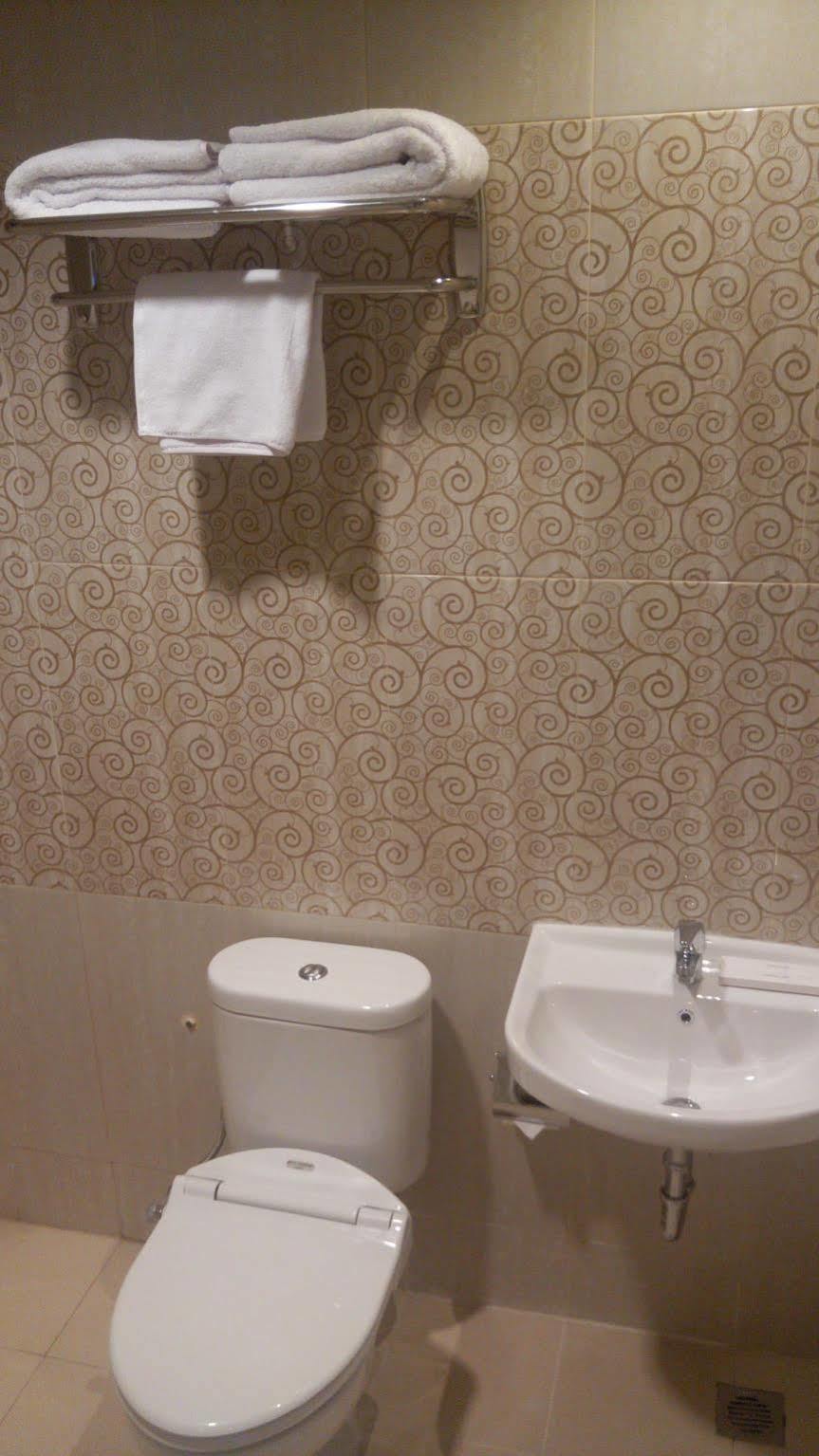 מנאדו Big Fish Hotel מראה חיצוני תמונה